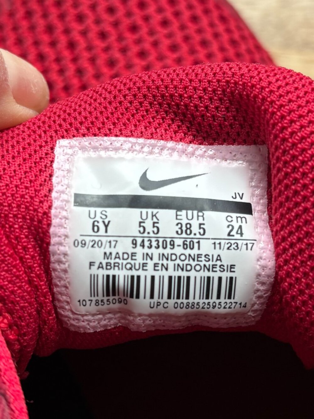 KIDS RED NIKE SNEAKER REVOLUTION SHOE SIZE 6Y (WOMENS SIZE 7.5) - Picture 2 of 5
